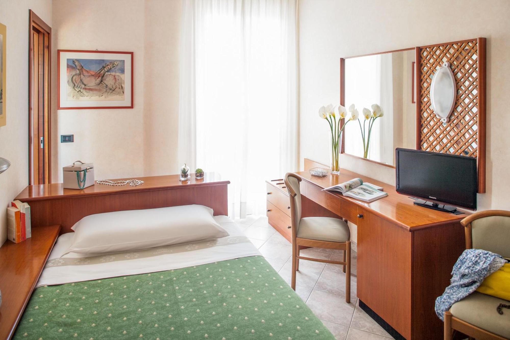 Hotel Gabriella Diano Marina Kültér fotó