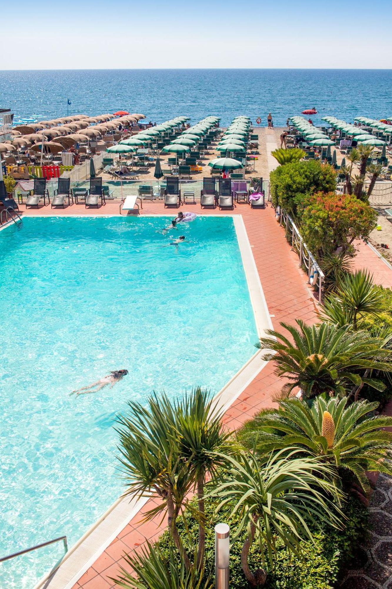 Hotel Gabriella Diano Marina Kültér fotó