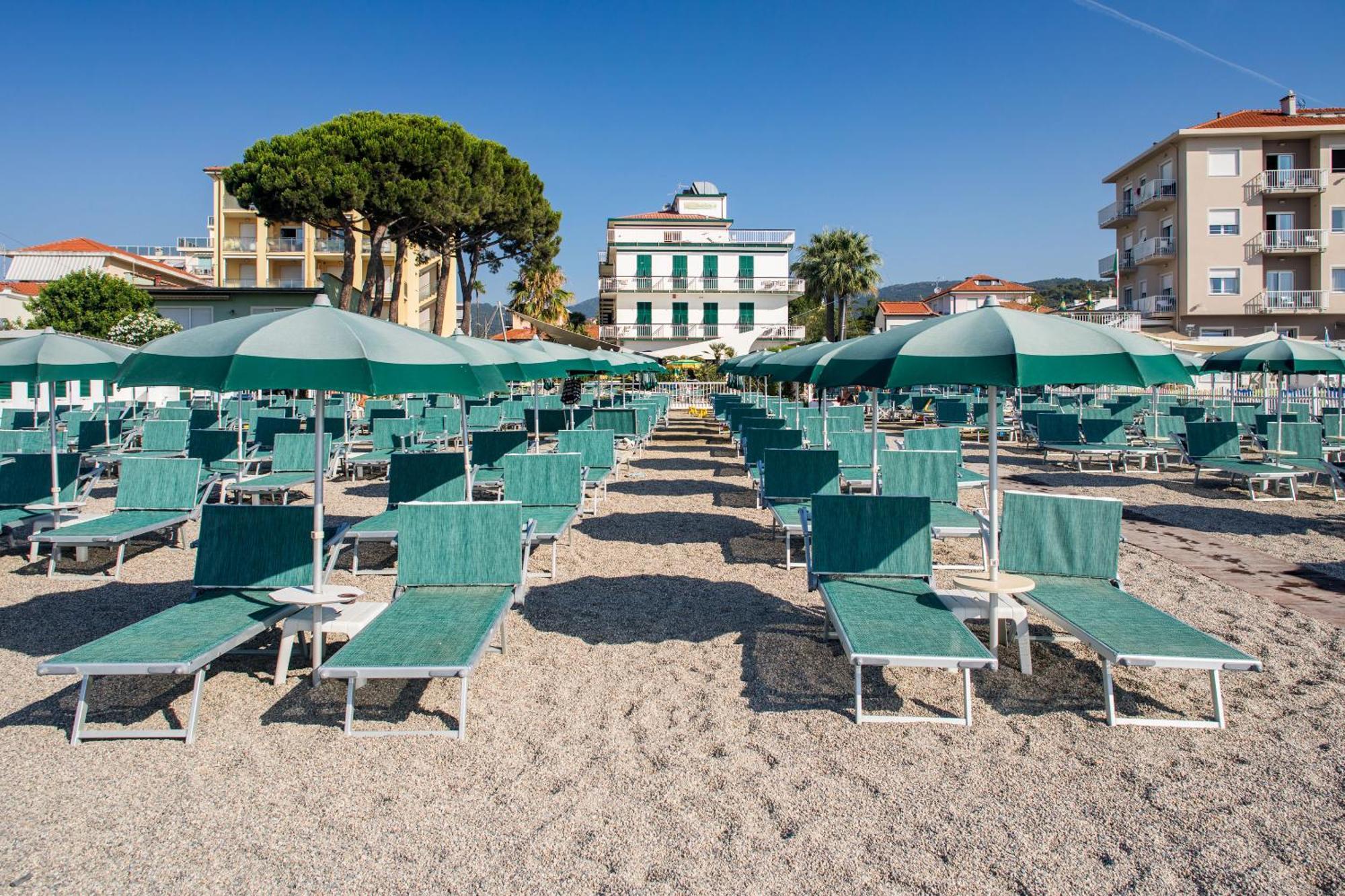 Hotel Gabriella Diano Marina Kültér fotó