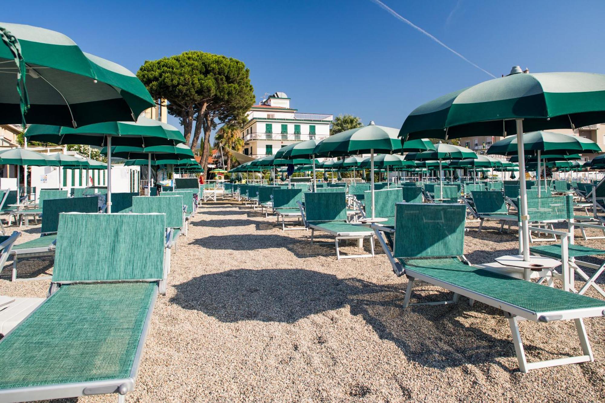 Hotel Gabriella Diano Marina Kültér fotó