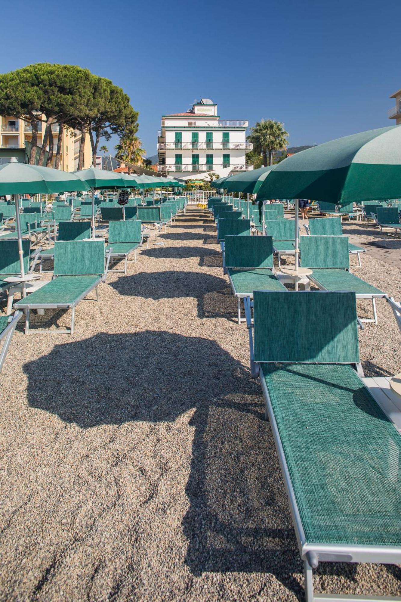 Hotel Gabriella Diano Marina Kültér fotó