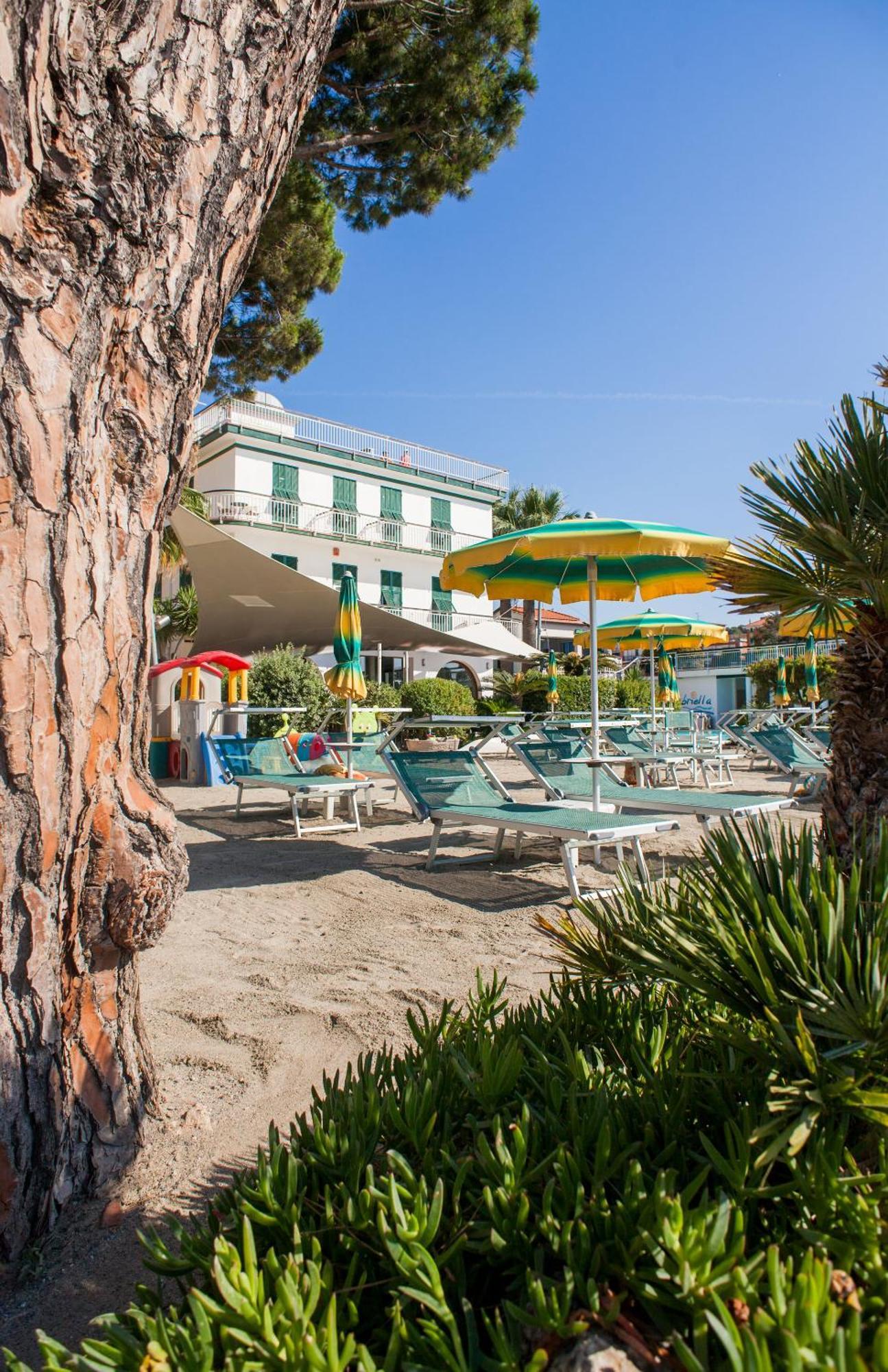 Hotel Gabriella Diano Marina Kültér fotó