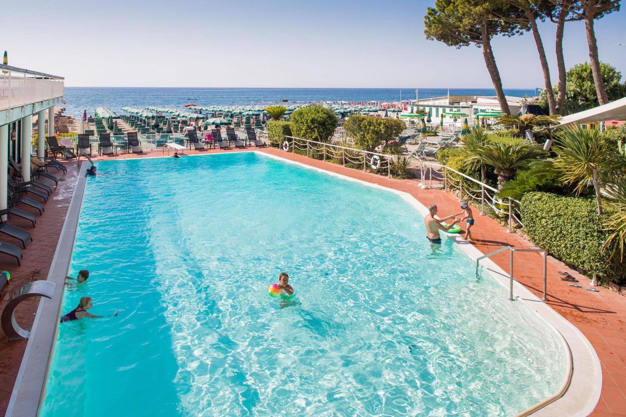 Hotel Gabriella Diano Marina Kültér fotó