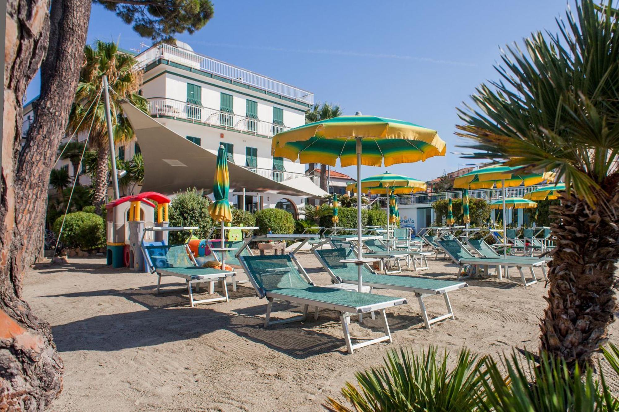 Hotel Gabriella Diano Marina Kültér fotó