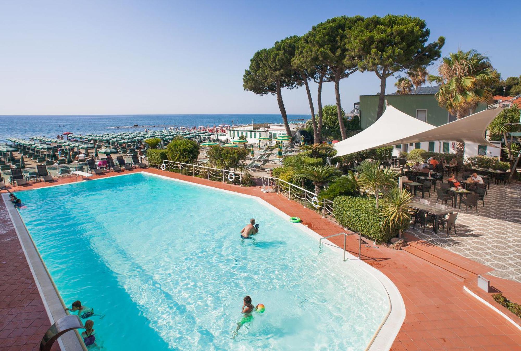Hotel Gabriella Diano Marina Kültér fotó