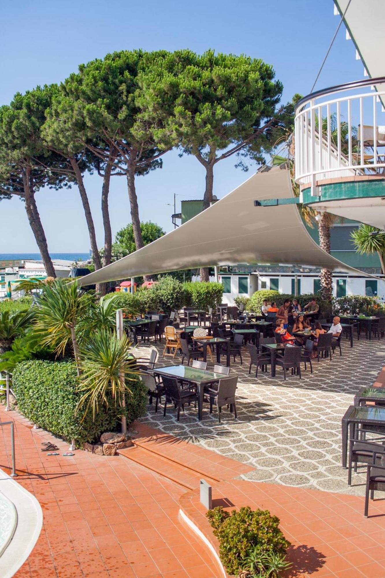 Hotel Gabriella Diano Marina Kültér fotó