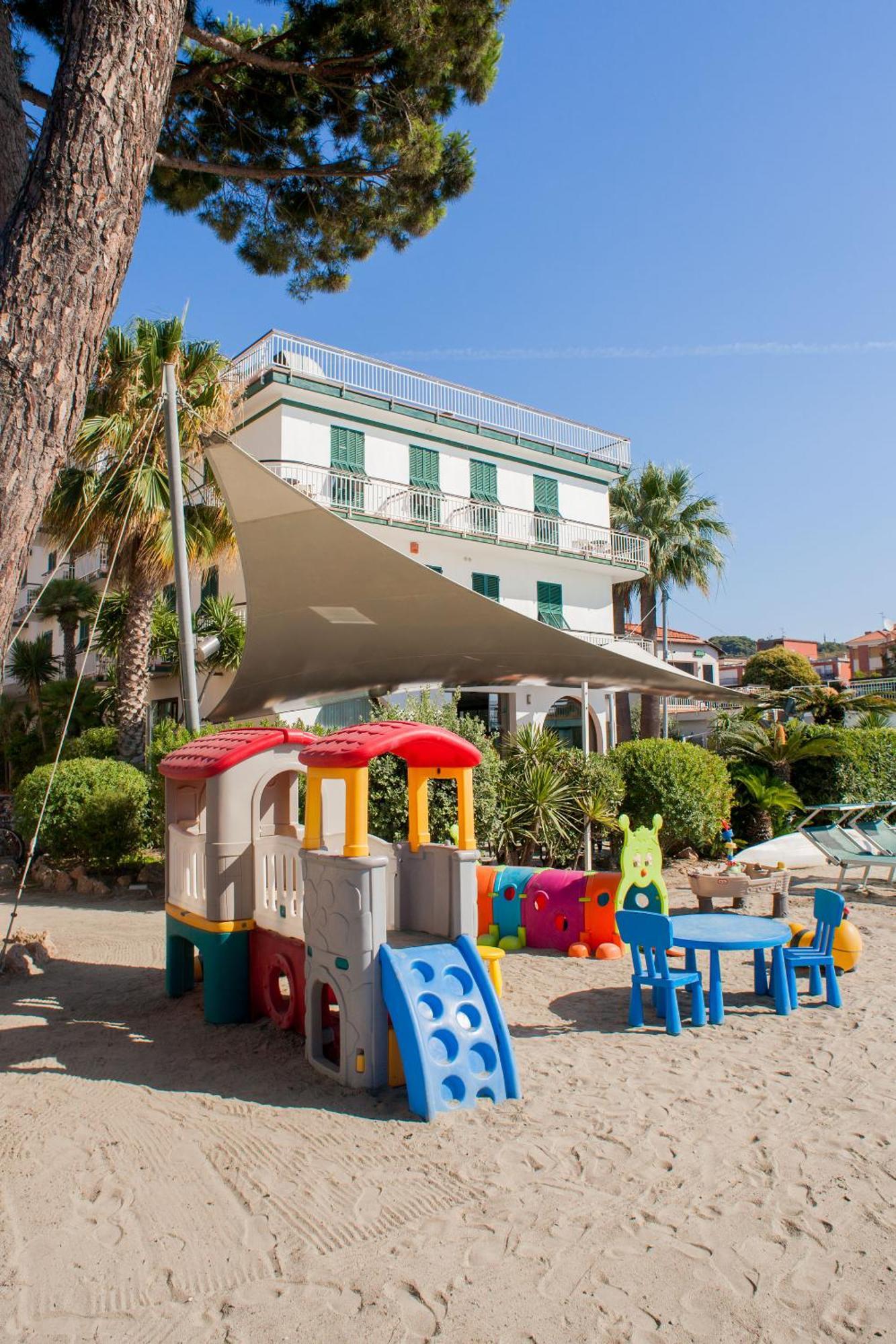 Hotel Gabriella Diano Marina Kültér fotó
