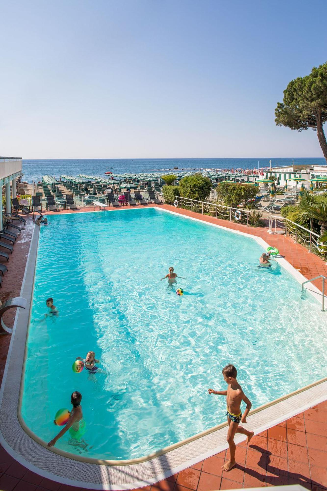 Hotel Gabriella Diano Marina Kültér fotó