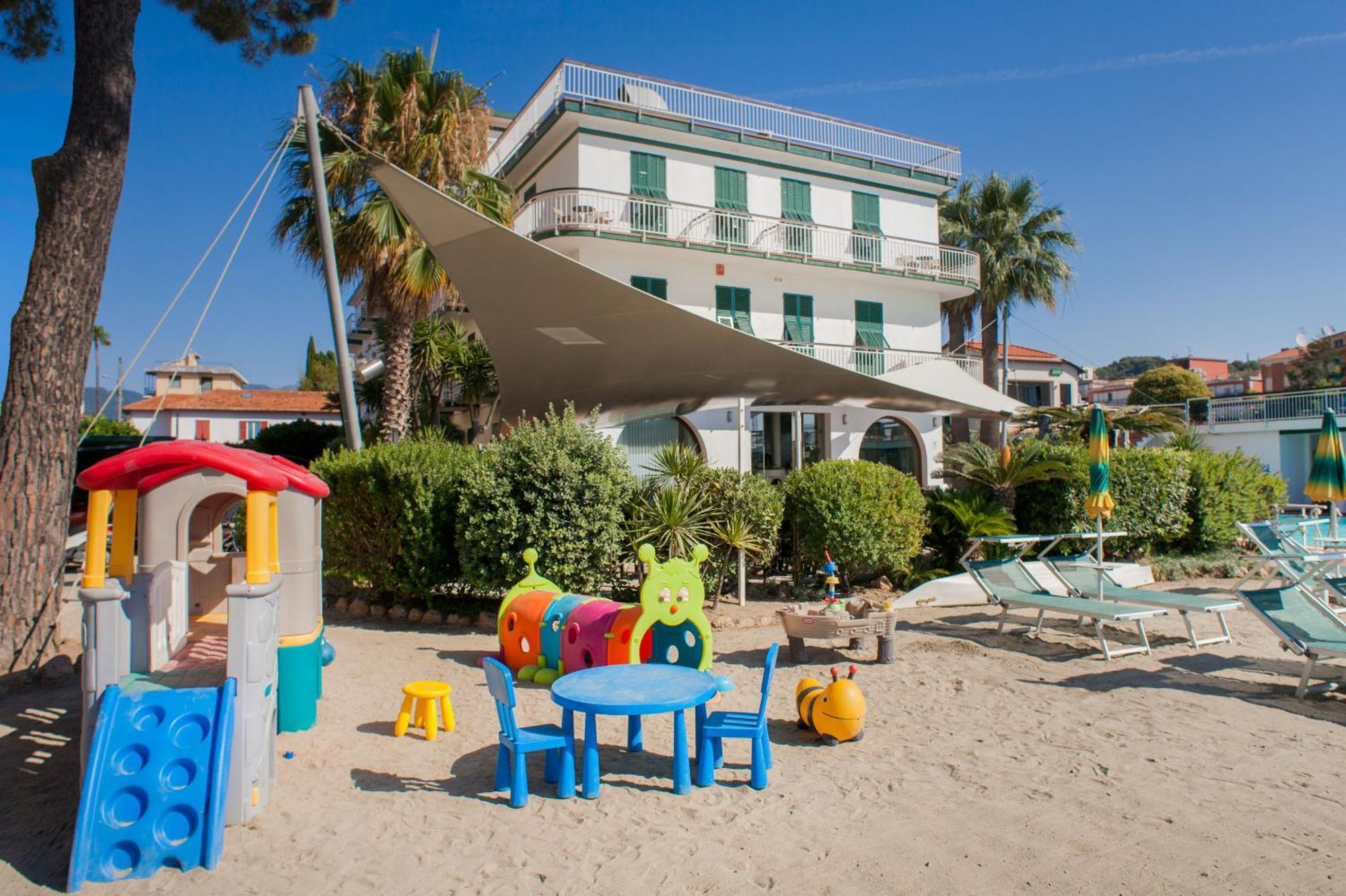 Hotel Gabriella Diano Marina Kültér fotó