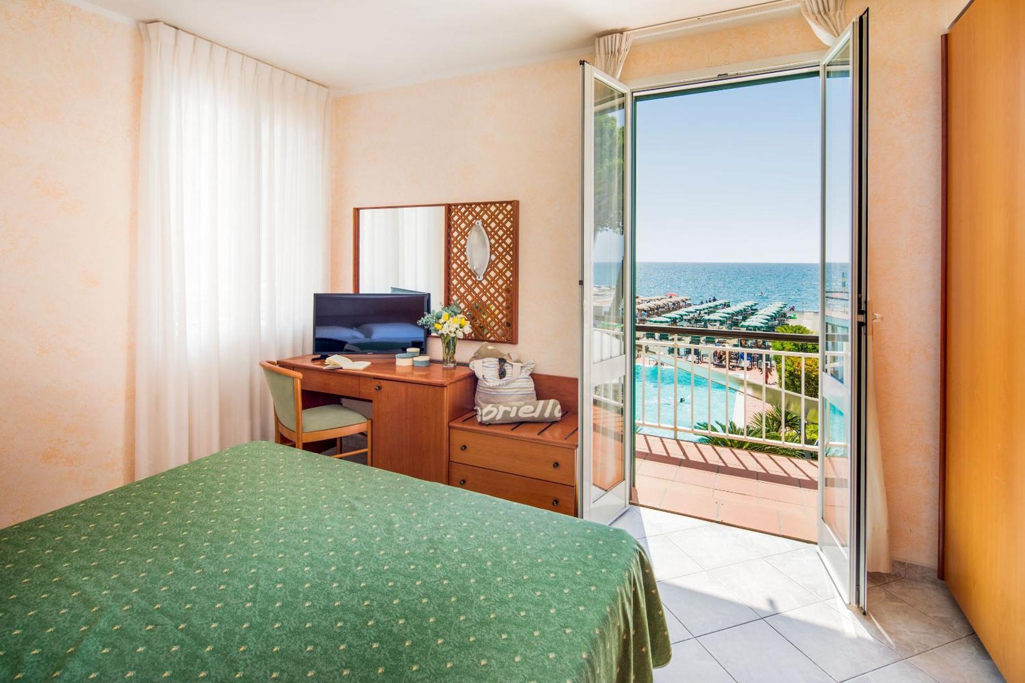 Hotel Gabriella Diano Marina Kültér fotó