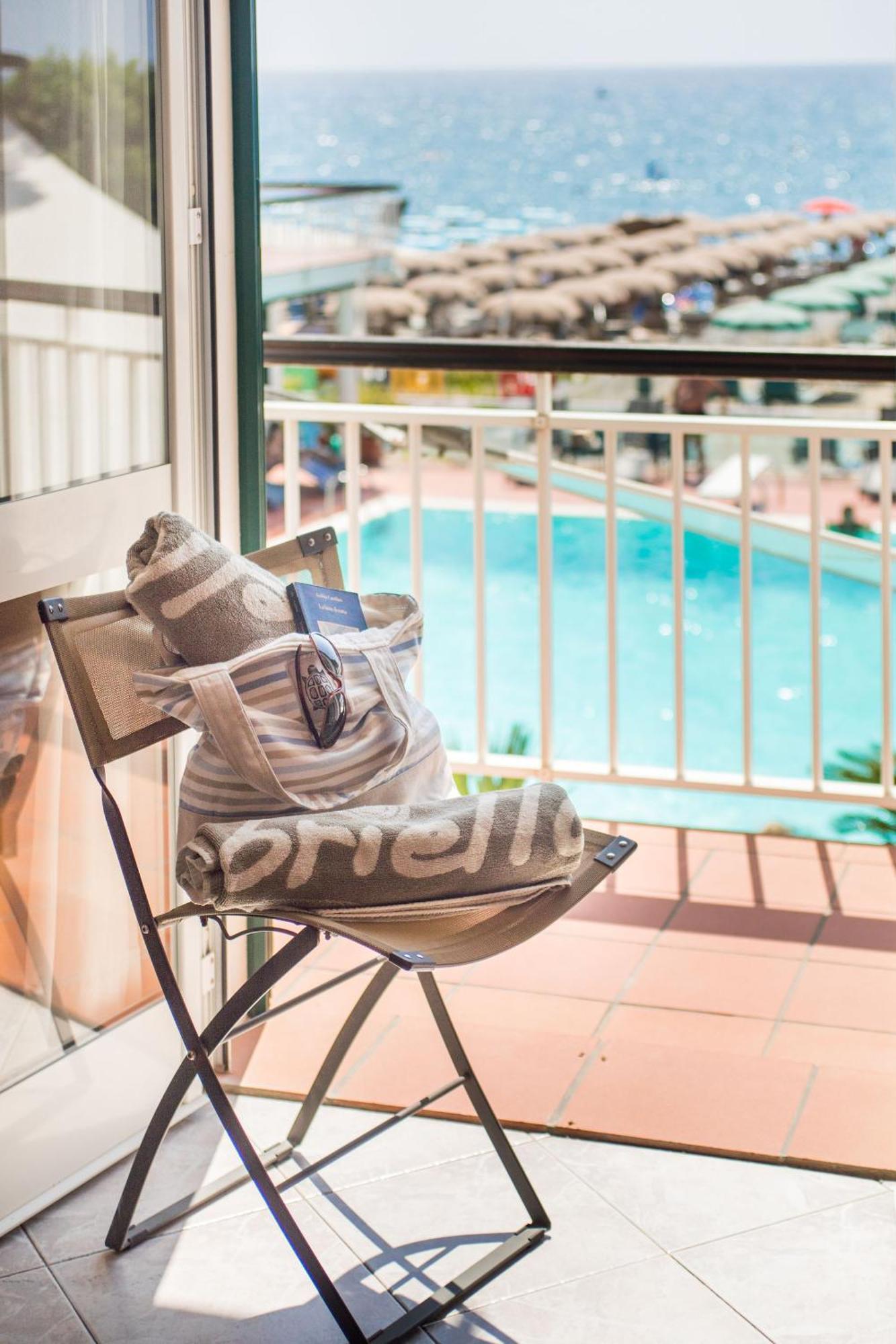 Hotel Gabriella Diano Marina Kültér fotó