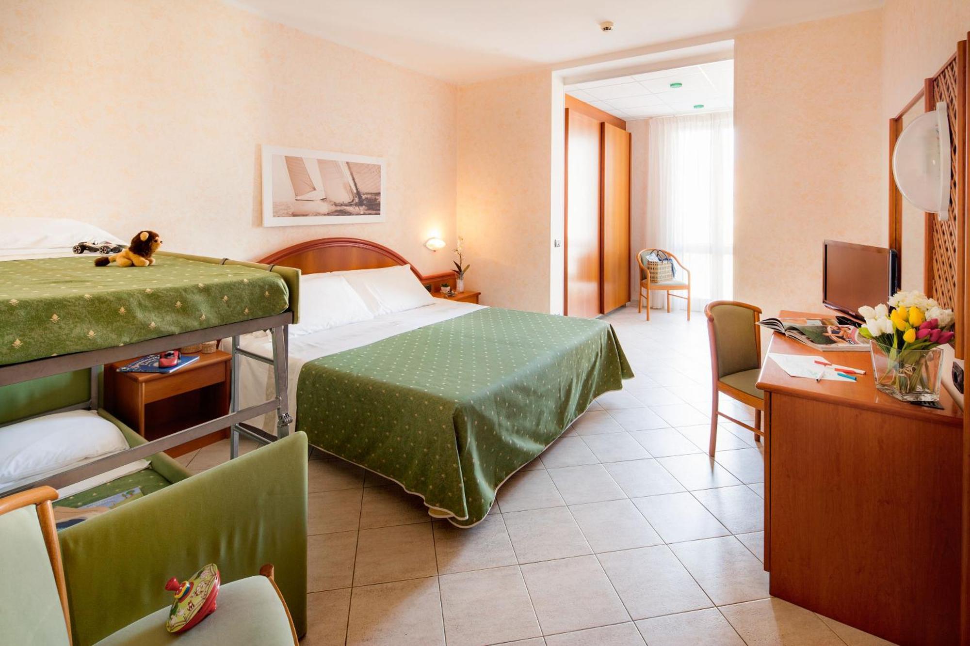 Hotel Gabriella Diano Marina Kültér fotó