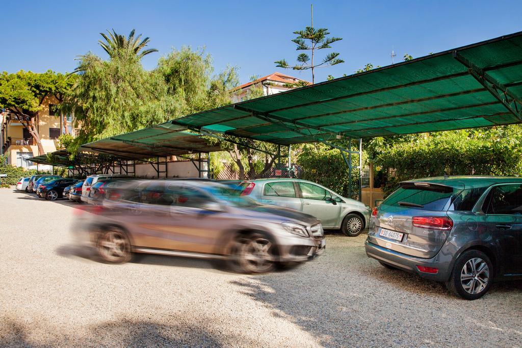 Hotel Gabriella Diano Marina Kültér fotó