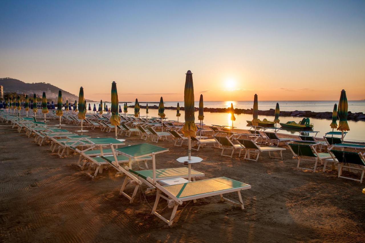 Hotel Gabriella Diano Marina Kültér fotó